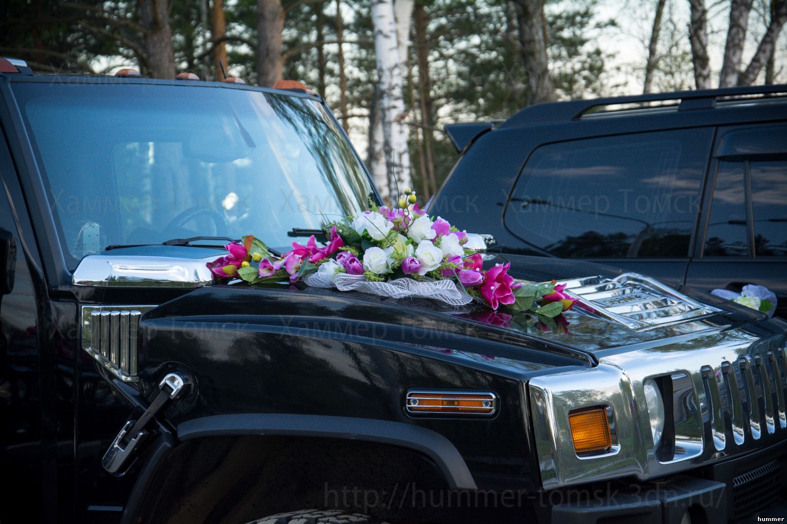 украшение машины на свадьбу фиолетовое